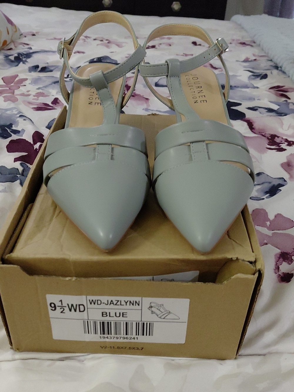 Journee Collection Light Blue Pointed-Toe T-Strap Size 9.5WD 2.5 Heel